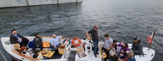 1 Hour Lake Union Cruise - up to 8 people