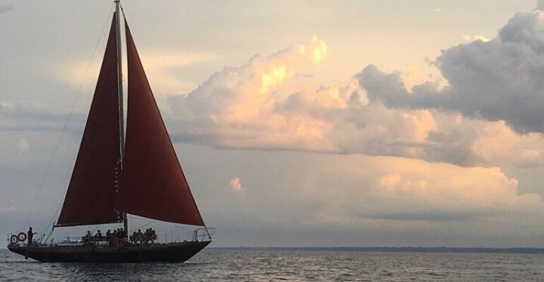 Milwaukee Sailing Adventure on Lake Michigan
