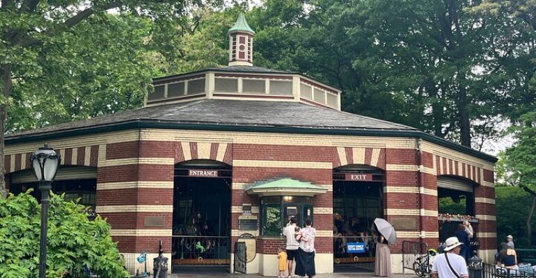 Central Park Iconic Landmarks Walking Tour