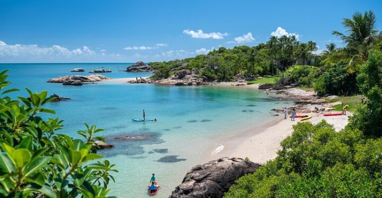 Bowen Private Coastal Tour with Lunch