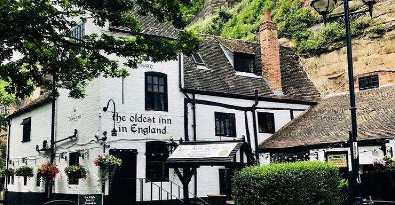 Nottingham Historic Pub and Sightseeing Tour