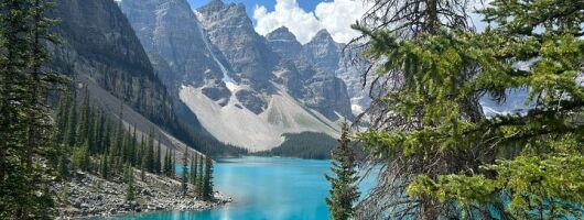 Shared Tour from Calgary to Moraine, Lake Louise and Emerald Lake