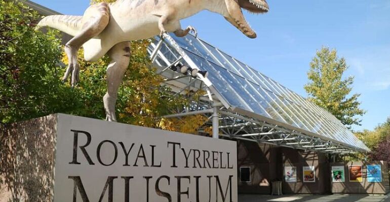 Drumheller Fossil and Badlands Adventure Tour