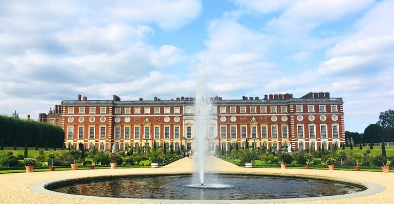 Hampton Court Palace Guided Half-Day Tour