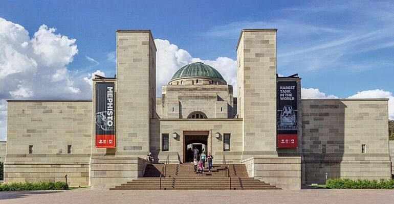 Canberra Full Day Tour from Sydney
