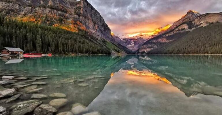 Banff Scenic Tour to Moraine Lake