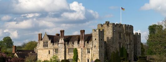 Hever Castle Private Tour from London by Luxury Sedan