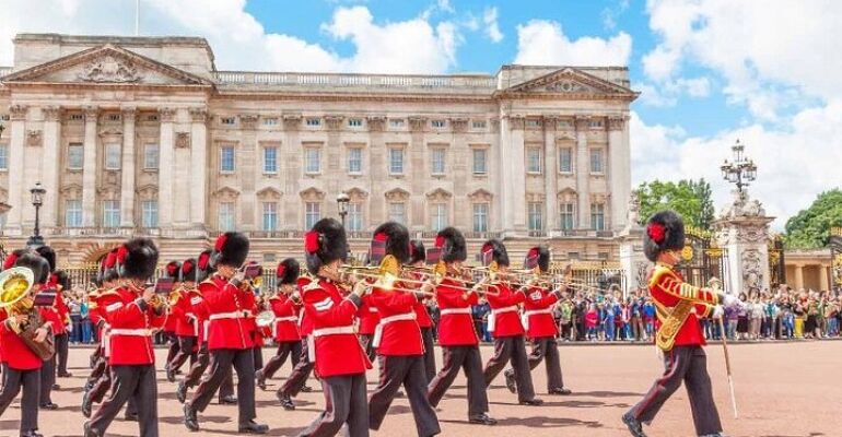 London Royal Family Walking Tour Experience