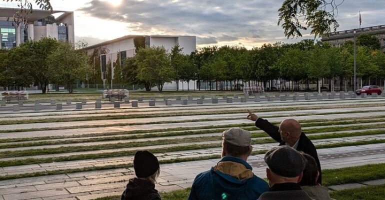 Berlin Government District Guided Tour Experience