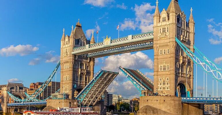 London Tower Bridge Glass Walk Experience
