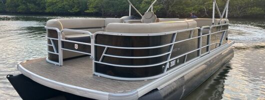 Luxury Pontoon Boat Rentals in Fort Lauderdale