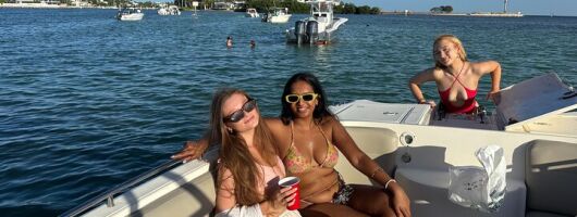 27ft Miami Catamaran for Groups and Parties