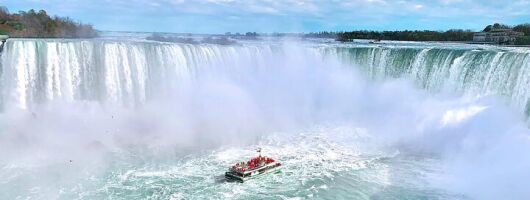 Niagara Falls Cruise and Scenic Walking Tour