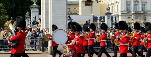 London Royal Crown and Changing of The Guard Walking Tour
