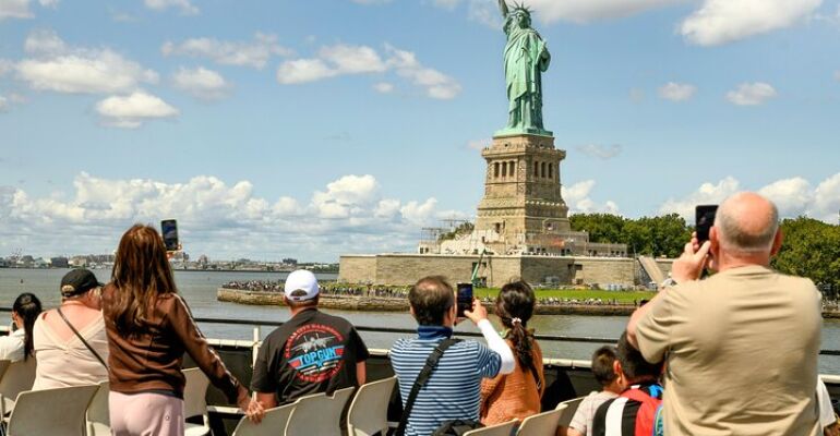 Manhattan Skyline Sightseeing Cruise Experience