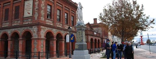 Port Adelaide Walking Tour and Dolphin Cruise