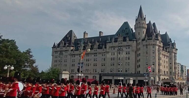 Ottawa Historical Walking Tour Experience