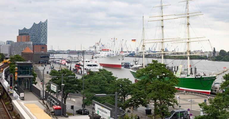Hamburg Harbour Edge Scenic Tour