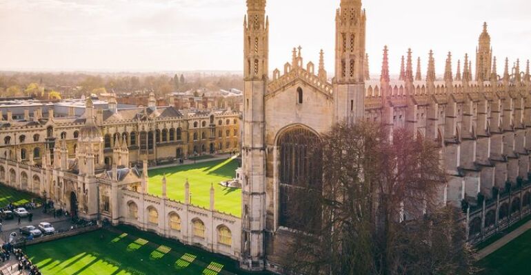 Oxford Historical University Tour from London