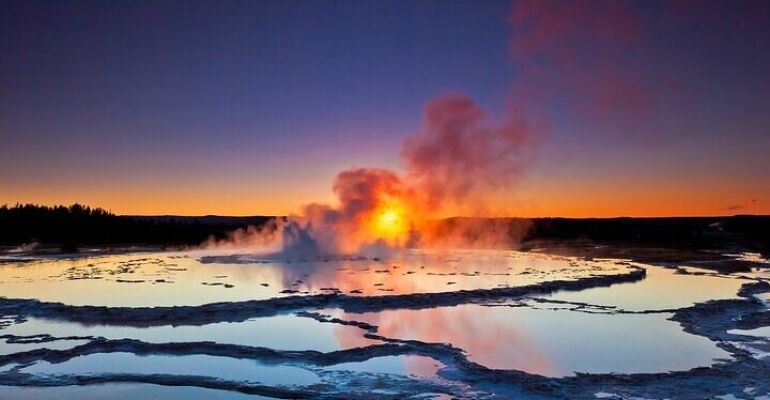 Yellowstone Guided Wildlife and Geothermal Tour