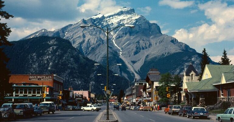 Calgary Winter Wonderland Rockies Tour