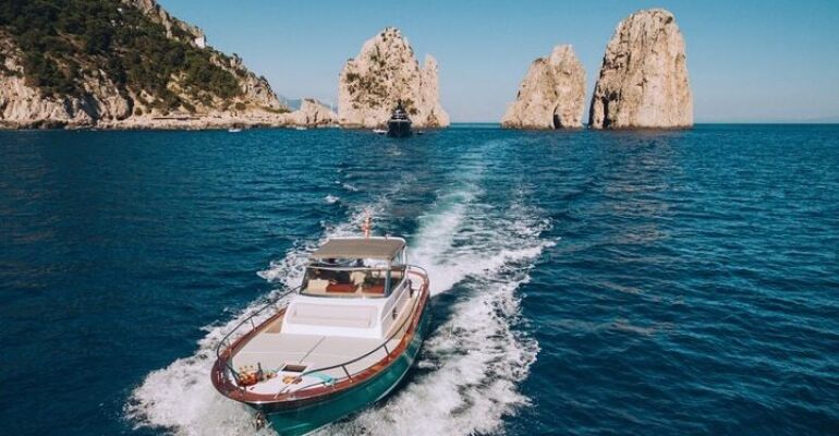 Capri Island Boat Tour and Happy Hour
