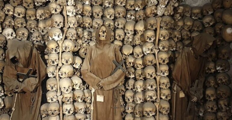Rome Hidden Gems and Crypt Tour