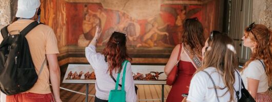 Pompeii Early Morning Special Access Tour & Amalfi Coast 