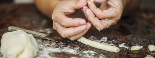 Lecce Hands-on Home Cooking Class: Craft Orecchiette & Savor Wine
