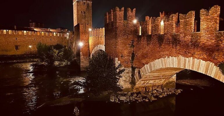 Verona Moonlight Walking Tour Experience