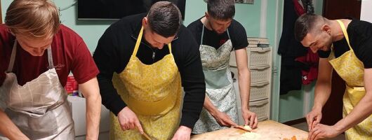 Bologna: Tagliatelle & Ragù Home Cooking Class with wine