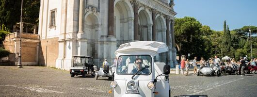 Private 2 Hour VIP Tuk Tuk Tour with Hotel Pickup and Prosecco