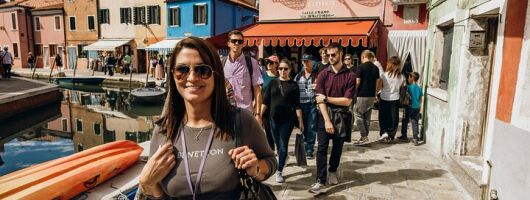 Premium Lagoon Excursion: Murano Glass, Burano & Lace Museum