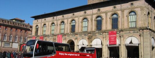 Bologna City Red Bus skip the line and Food tasting