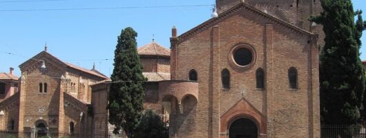 Private tour of Santo Stefano Basilica and Corte Isolani