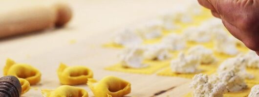 Make pasta bolognese at home of Sfoglina with lunch