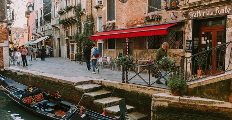Venice Walking Tour and Gondola Ride