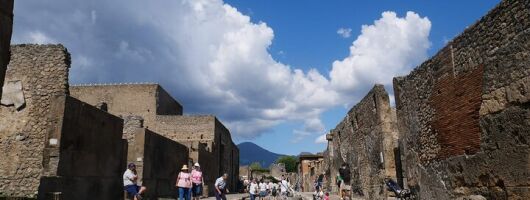 From Naples: Pompeii, Mt.Vesuvius, and Wine Tasting – Deluxe Tour