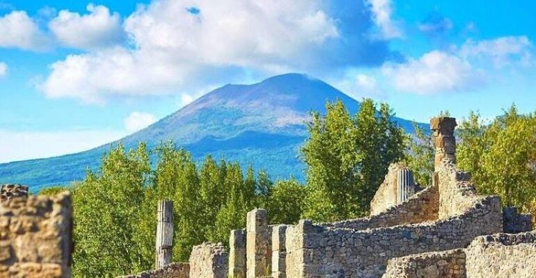 Pompeii and Vesuvius Guided Tour Experience