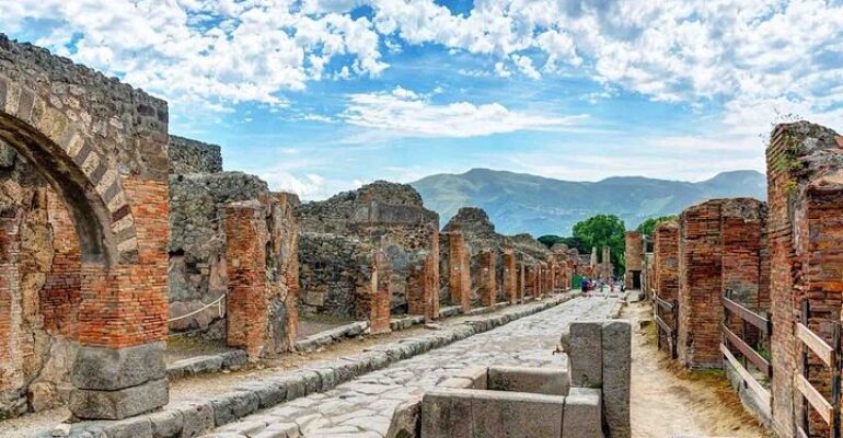 Napoli Pompeii and Vesuvius Day Tour