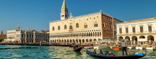 Doge's Palace Guided Tour with Gondola Ride in Venice