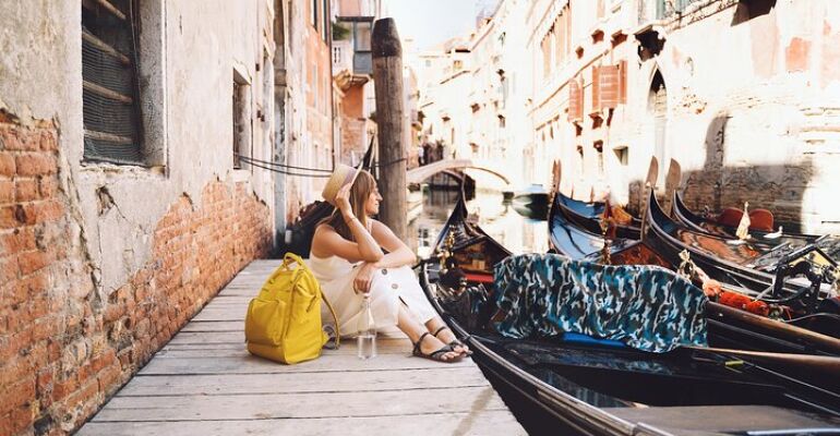 Venice Cultural Walking and Gondola Tour