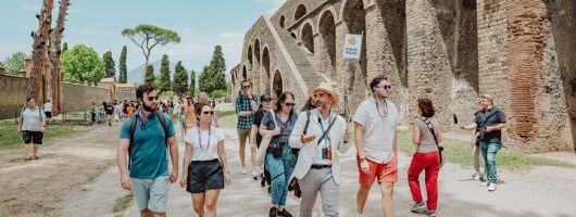 Pompeii in 2 Hours with Archaeologist & Amphitheatre Visit