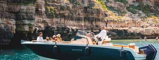 Shared tour of Polignano a Mare by boat with prosecco