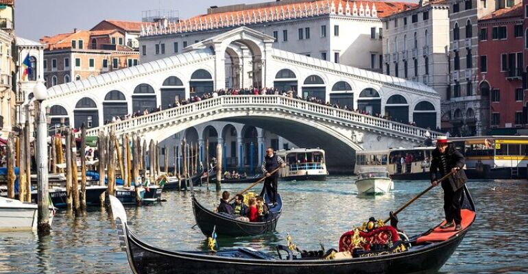 Venice Private Gondola Ride and Tour