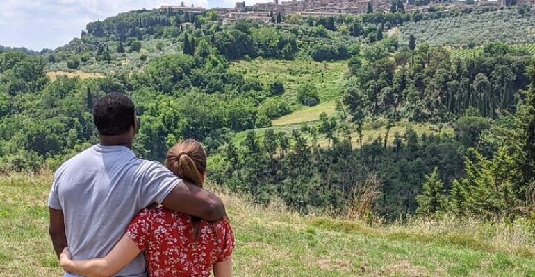 Tuscany Full-Day Wine and Town Tour