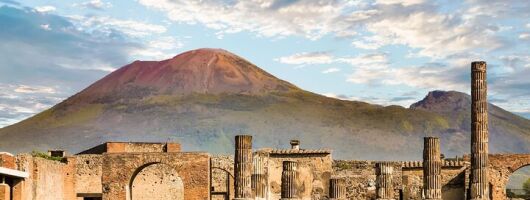 Visit of Pompei and Wine Tasting with Lunch from Sorrento