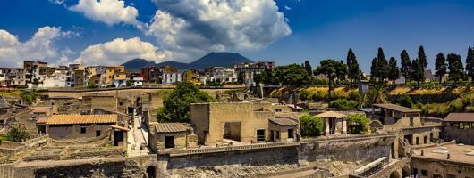 Herculaneum small group tour with an archaeologist - skip the line 