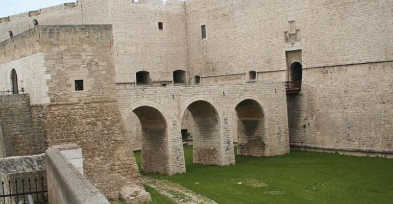 Barletta Medieval Town and Castle Tour