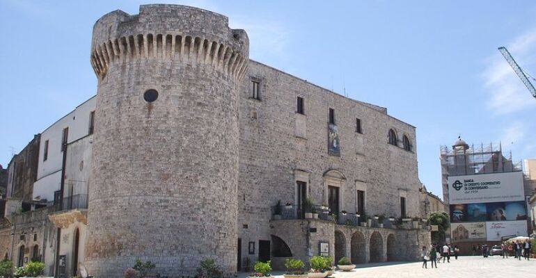 Conversano Castle Walking Tour Experience